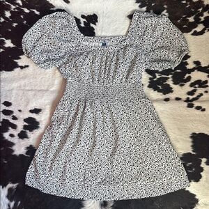 Black and White Floral Mini Dress with Empire Sleeves Size Medium Old Navy